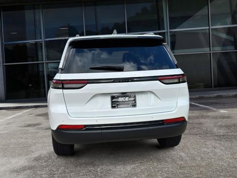 New 2025 Jeep Grand Cherokee Altitude RWD image 6