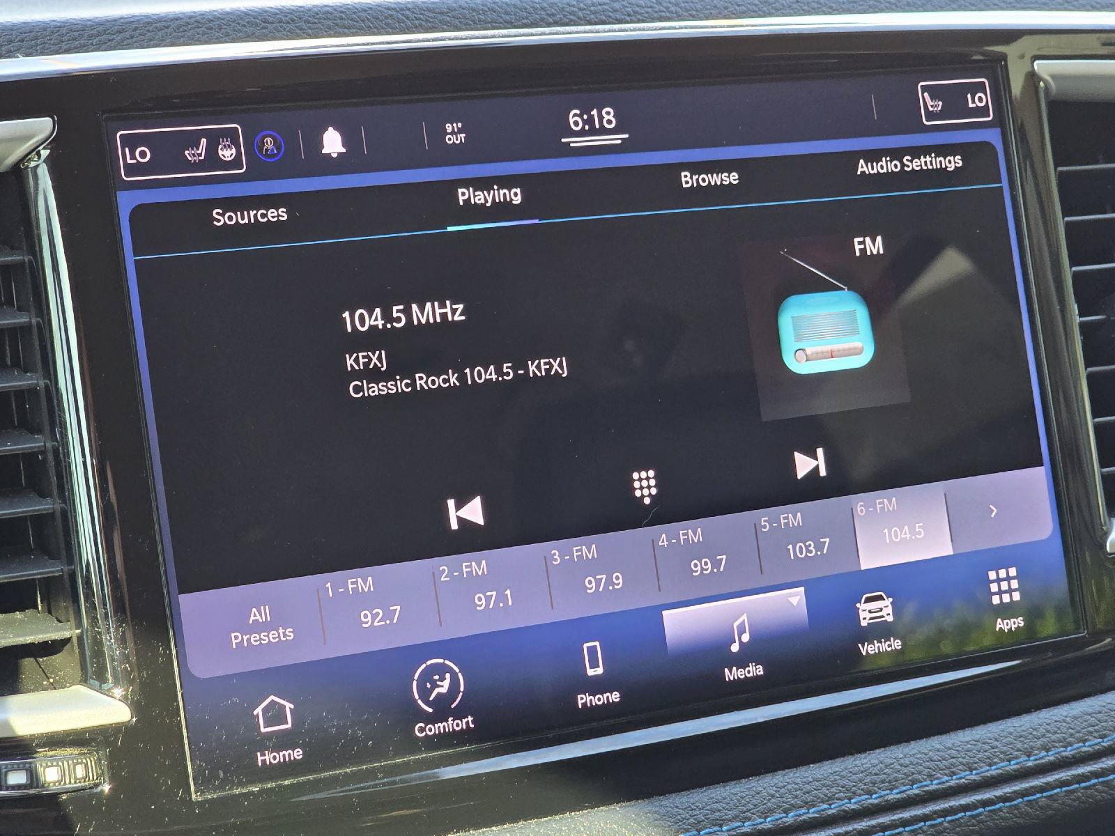 Used 2021 Chrysler Pacifica Touring-L FWD image 18