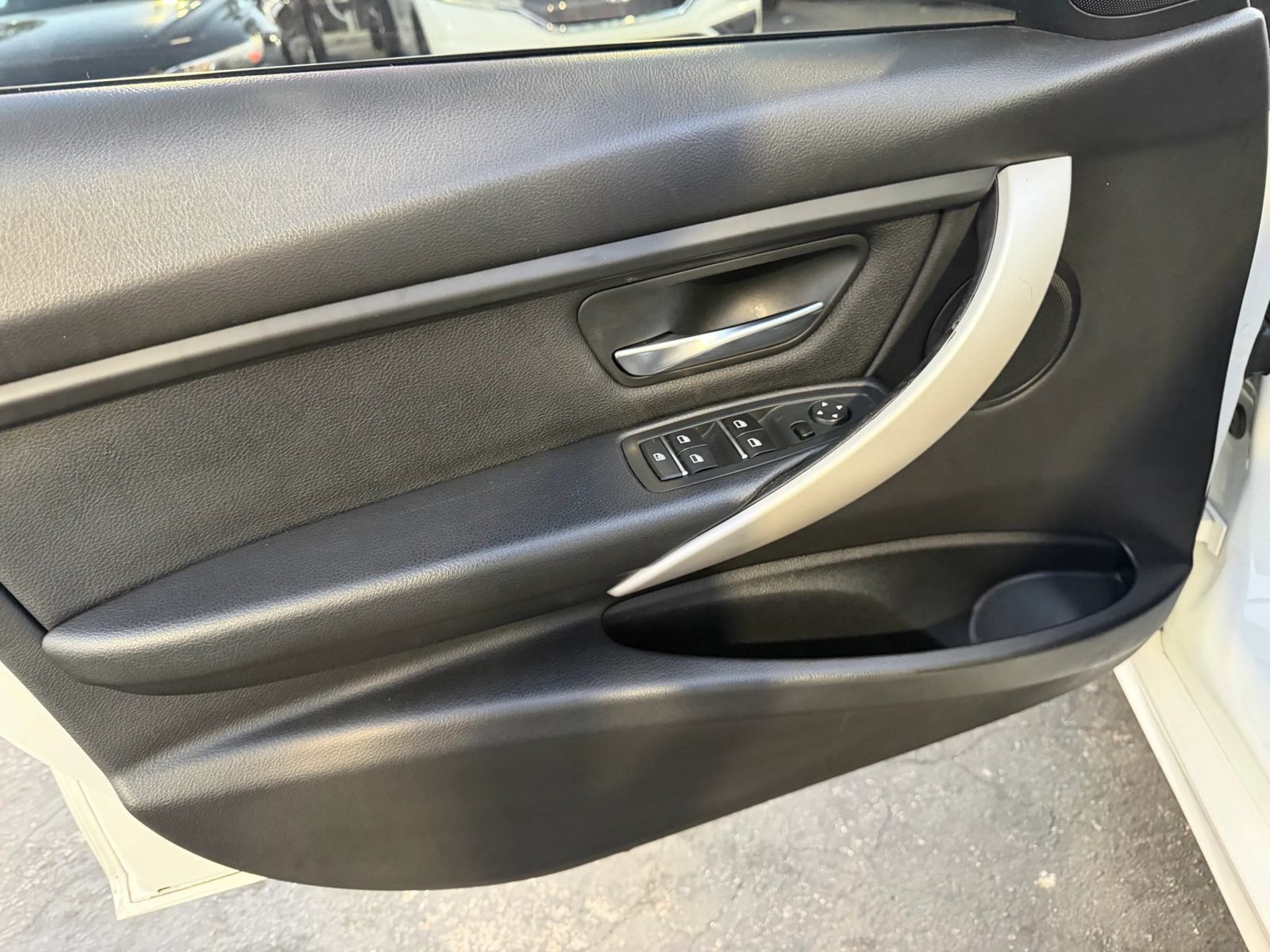 Used 2018 BMW 320i Sedan RWD image 13