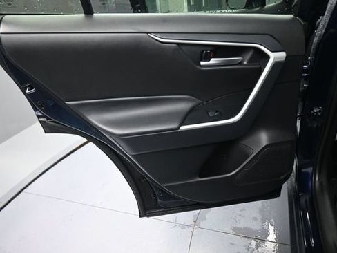 Used 2025 Toyota RAV4 XLE AWD/4WD image 18