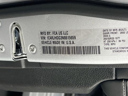Used 2022 Jeep Grand Cherokee Overland w/ Luxury Tech Group IV AWD/4WD image 34