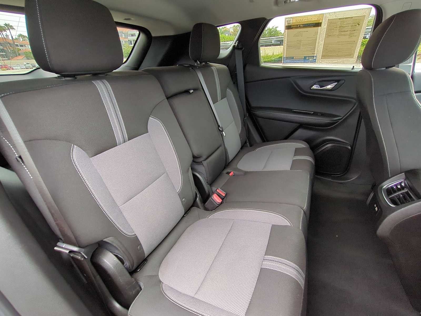 Used 2025 Chevrolet Blazer LT FWD image 25