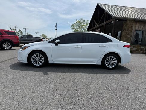 Used 2023 Toyota Corolla LE w/ LE Convenience Package FWD image 3