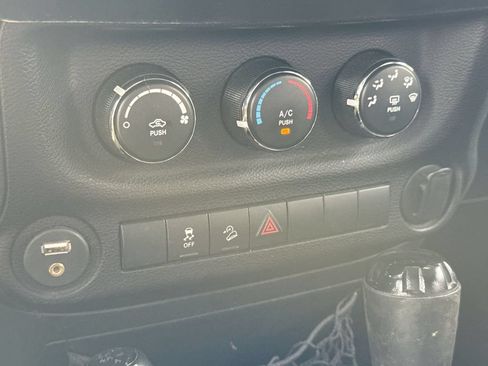 Used 2018 Jeep Wrangler Unlimited Sport AWD/4WD image 21