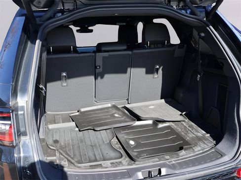 Certified 2025 Land Rover Discovery Sport Dynamic SE image 17