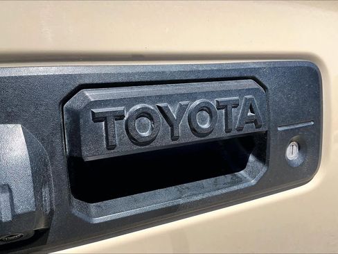 Used 2020 Toyota Tacoma TRD Sport w/ Technology Package AWD/4WD image 29