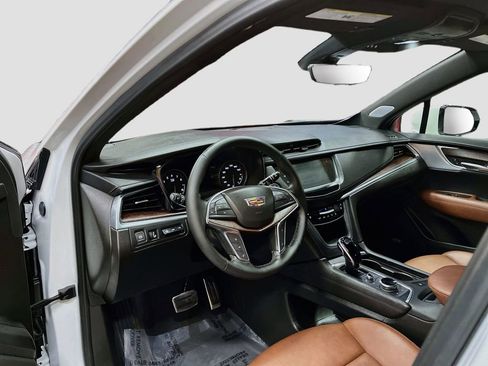 Used 2025 Cadillac XT5 Sportv w/ Technology Package AWD/4WD image 9