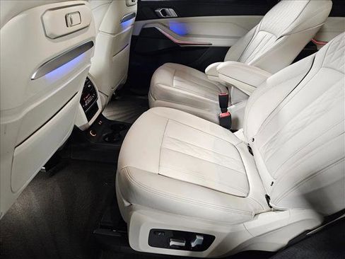 Certified 2025 BMW X7 M60i AWD/4WD image 18