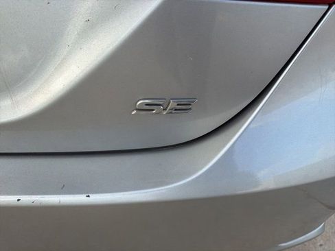 Used 2019 Toyota Camry SE image 10