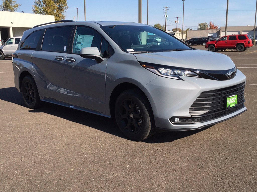 New 2026 Toyota Sienna XLE Woodland Edition AWD/4WD image 10
