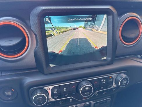 Used 2021 Jeep Gladiator Mojave AWD/4WD image 14