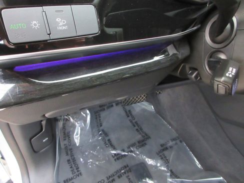 Used 2020 Audi Q8 Premium Plus image 32