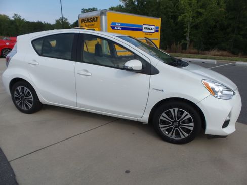 Used 2013 Toyota Prius C One FWD image 3