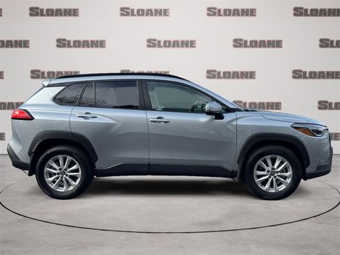 Used 2023 Toyota Corolla Cross LE image 6