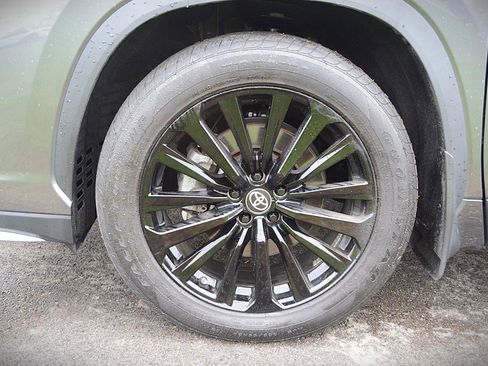 Used 2023 Toyota Highlander XSE image 9