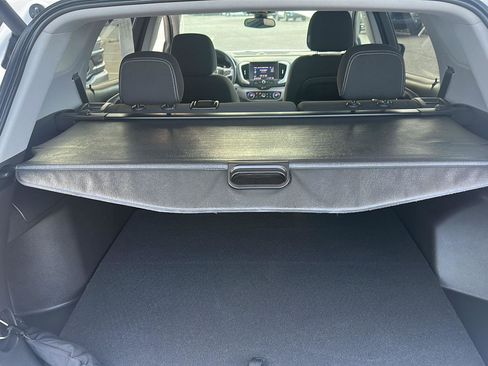 Used 2023 GMC Terrain SLE w/ Driver Convenience Package image 9