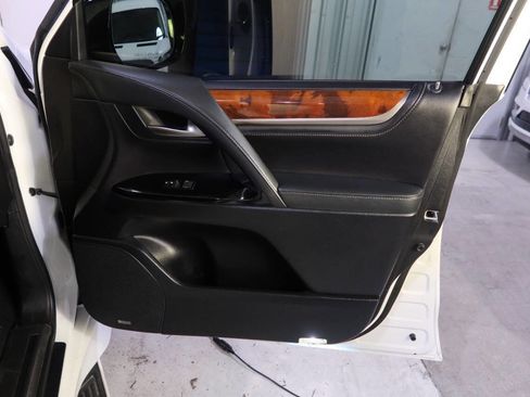 Used 2017 Lexus LX 570 4WD image 30