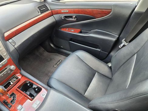 Used 2011 Lexus LS 460 w/ Comfort Pkg RWD image 19