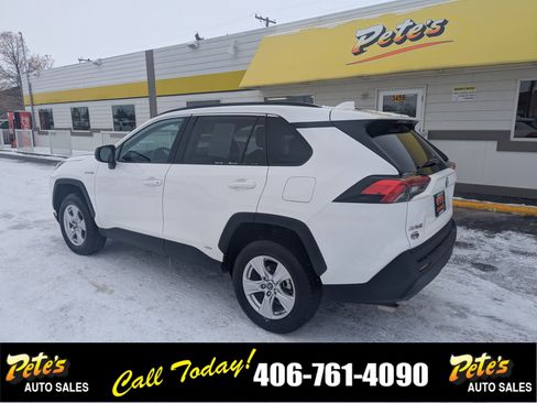 Used 2020 Toyota RAV4 LE image 2