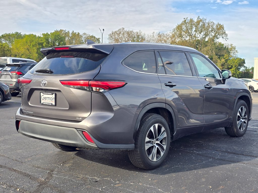 Certified 2021 Toyota Highlander XLE FWD image 8