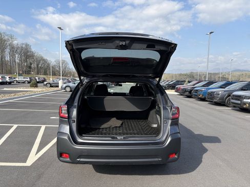Used 2025 Subaru Outback Premium image 11