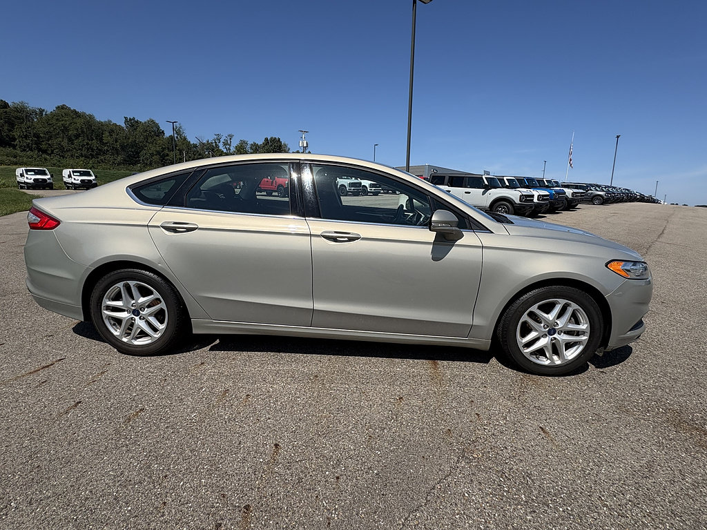 Used 2015 Ford Fusion SE FWD image 6