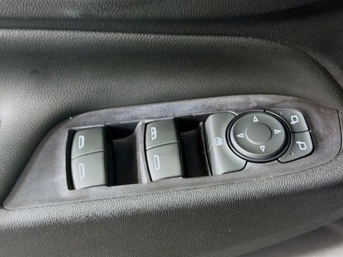 Used 2019 Chevrolet Equinox LT FWD image 15