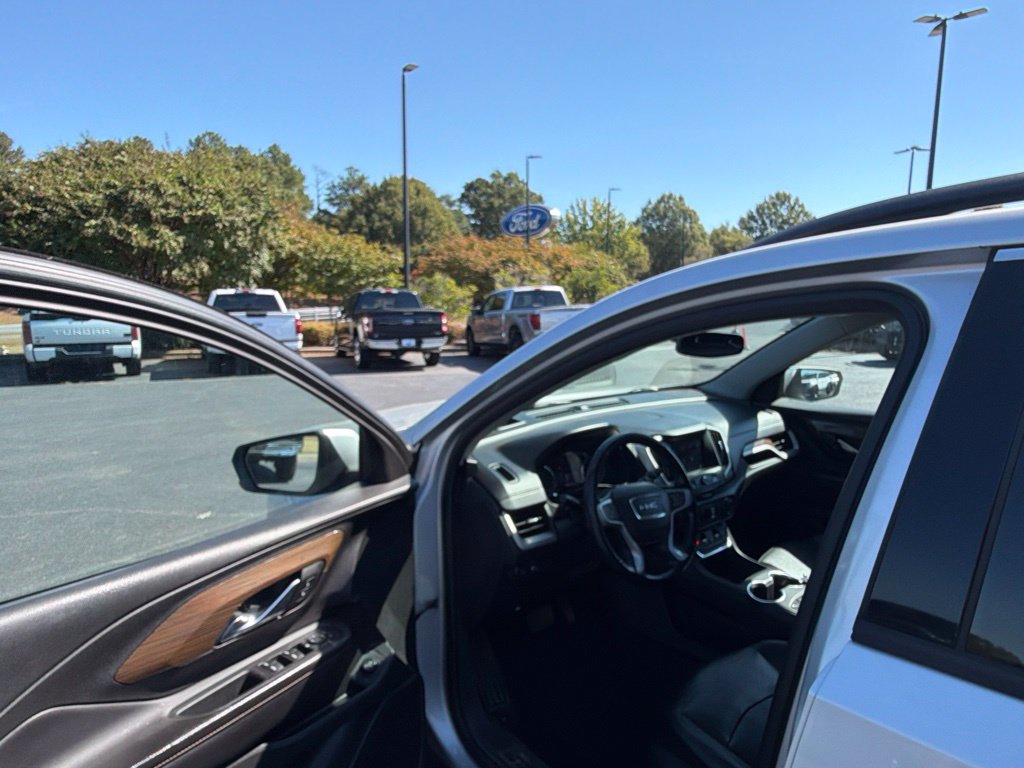 Used 2020 GMC Terrain SLE w/ Driver Convenience Package FWD image 11