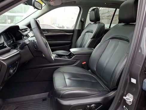 Used 2022 Jeep Grand Cherokee Limited 4xe image 13