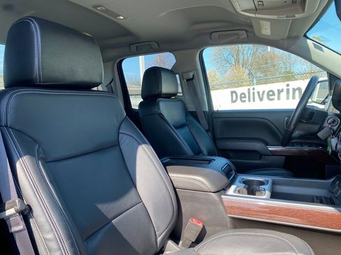 Used 2017 GMC Sierra 1500 SLE w/ Suspension Package, Off-Road AWD/4WD image 17