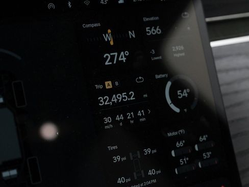 Used 2023 Rivian R1S Adventure image 27