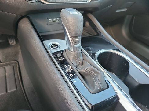 Used 2024 Nissan Altima 2.5 SV FWD image 19
