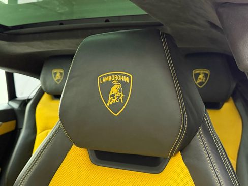 Used 2020 Lamborghini Urus image 37