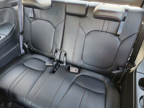 Used 2025 Honda Pilot TrailSport image 14