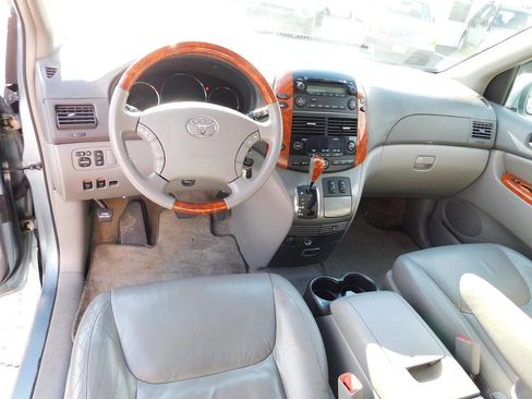 Used 2008 Toyota Sienna XLE Limited FWD image 16