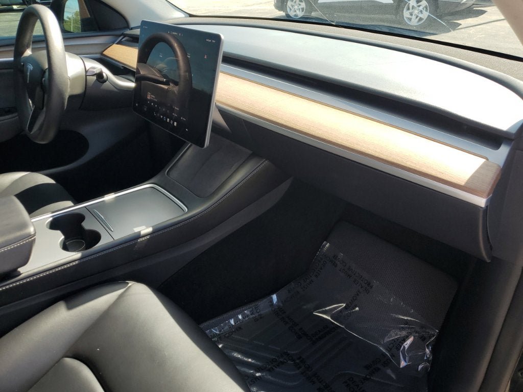 Used 2024 Tesla Model Y Performance AWD/4WD image 12
