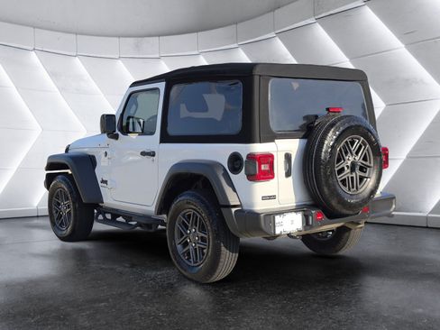 Used 2024 Jeep Wrangler Sport AWD/4WD image 5
