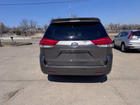 Used 2014 Toyota Sienna LE image 7