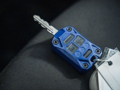 Used 2018 Jeep Wrangler Unlimited Sahara w/ Connectivity Group image 43