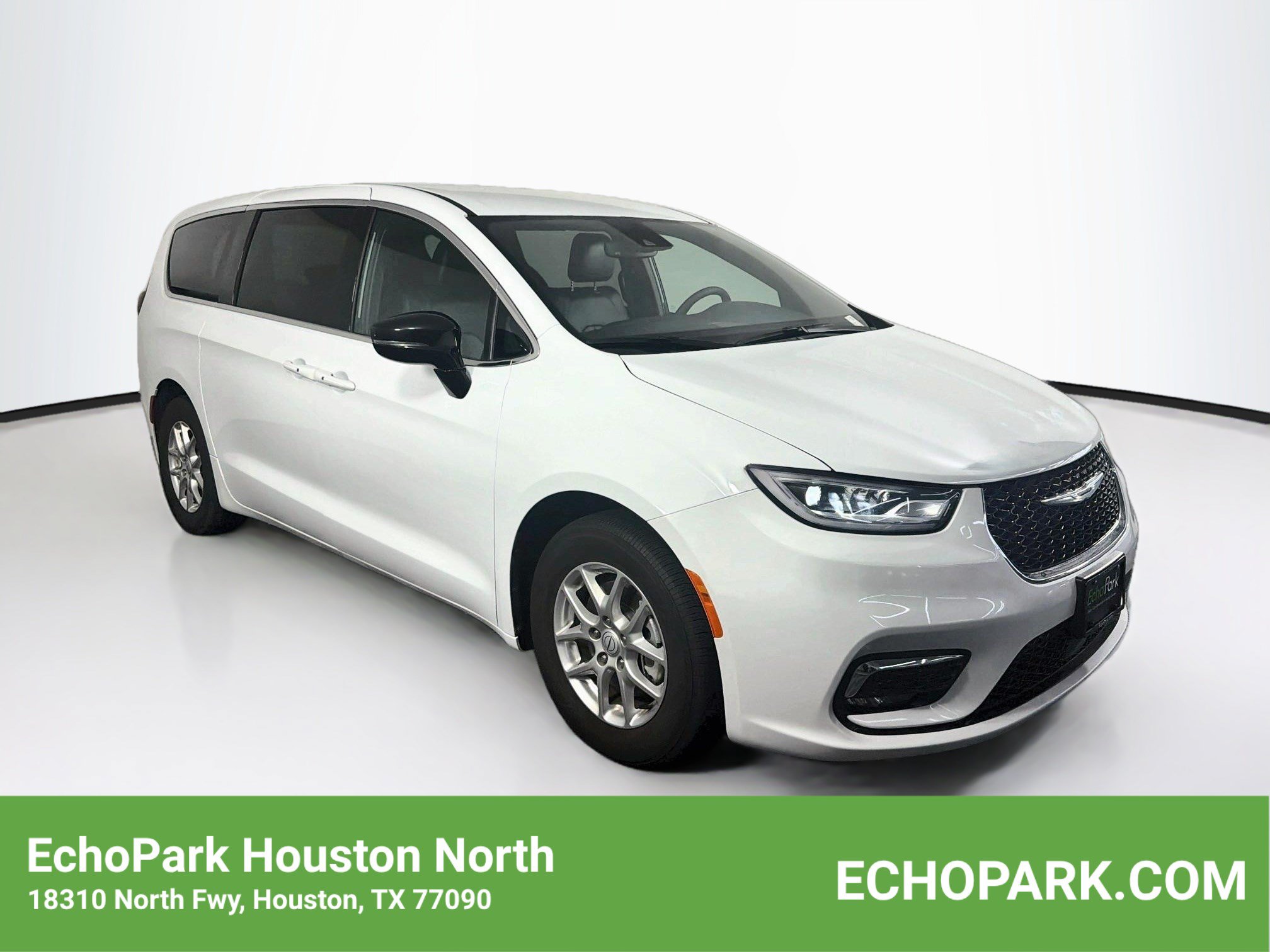 Used 2025 Chrysler Pacifica Select FWD image 1