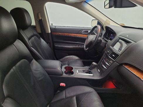Used 2019 Lincoln MKT AWD image 21