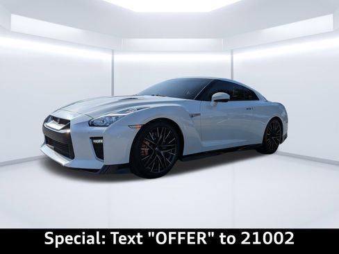 Used 2021 Nissan GT-R Premium image 8