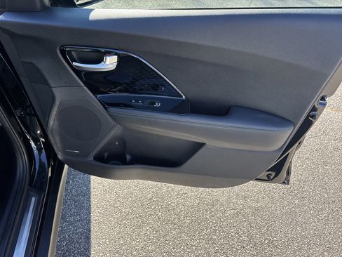 Used 2022 Kia Niro EX Premium w/ Cold Weather Package image 14