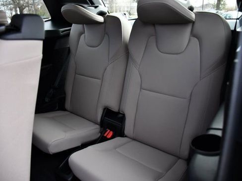 New 2026 Volvo XC90 B6 Plus w/ Protection Package Premier AWD/4WD image 17