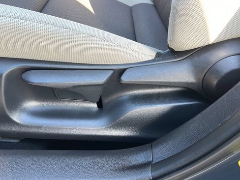 Used 2025 Toyota Corolla LE FWD image 15