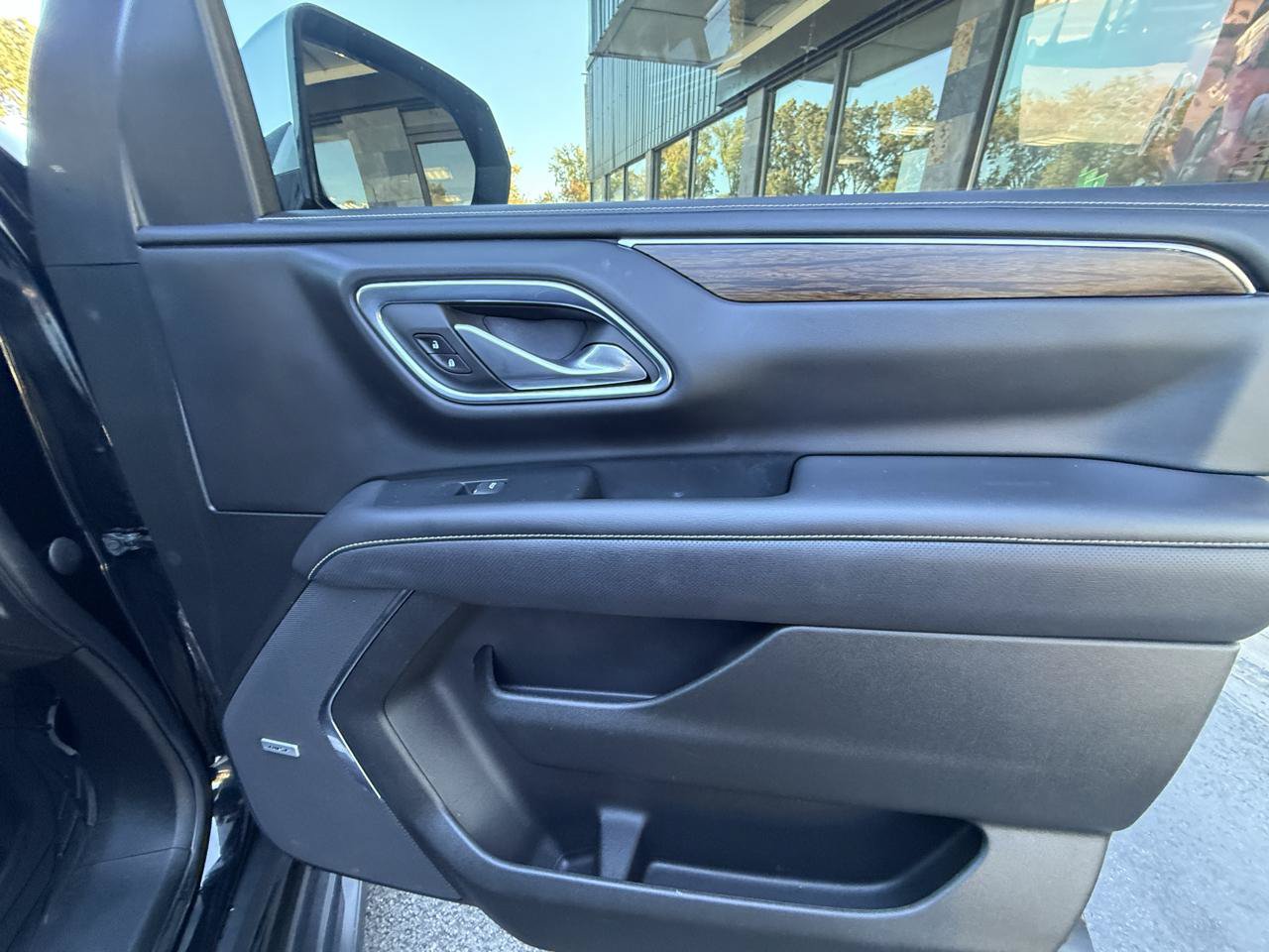 Used 2022 Chevrolet Suburban Premier AWD/4WD image 24