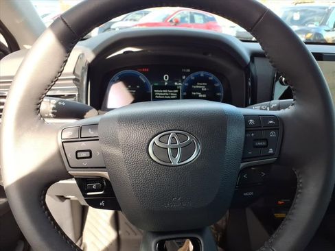 Used 2026 Toyota Camry XLE image 21