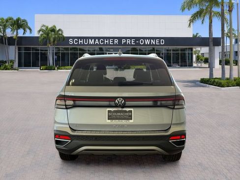 Used 2025 Volkswagen Taos SE FWD image 6