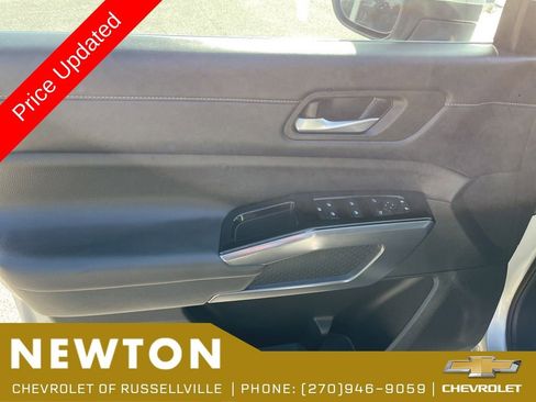 Used 2025 Nissan Pathfinder SL AWD/4WD image 5