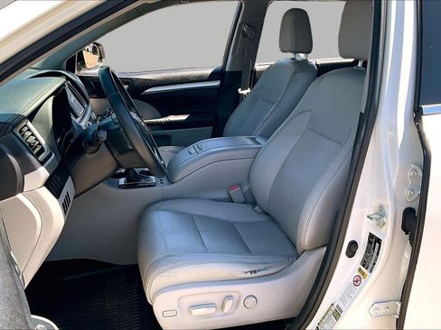 Used 2015 Toyota Highlander XLE AWD/4WD image 7